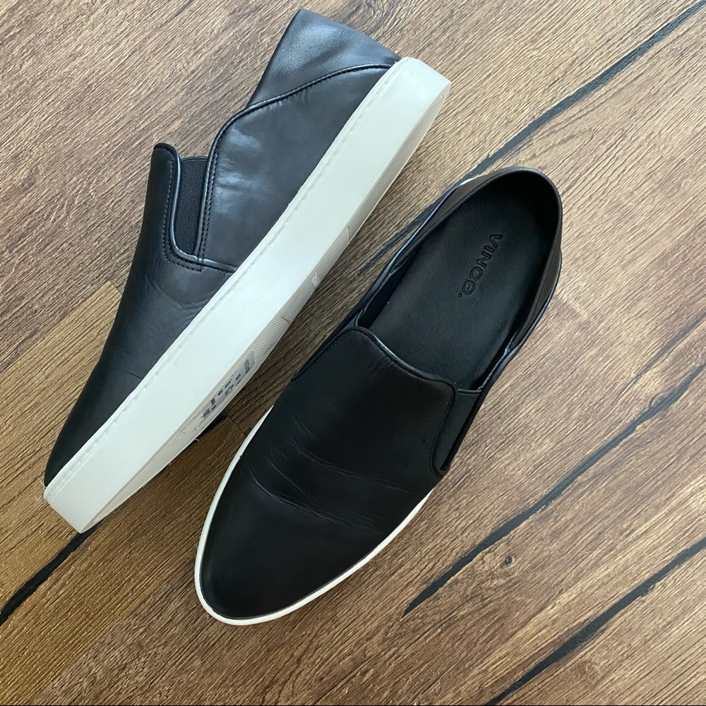 VINCE. LEATHER SLIP ON SNEAKERS